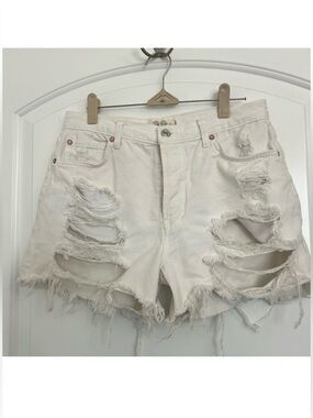 Free People We The Free Distressed White Denim Shorts size 28 bohemian grunge